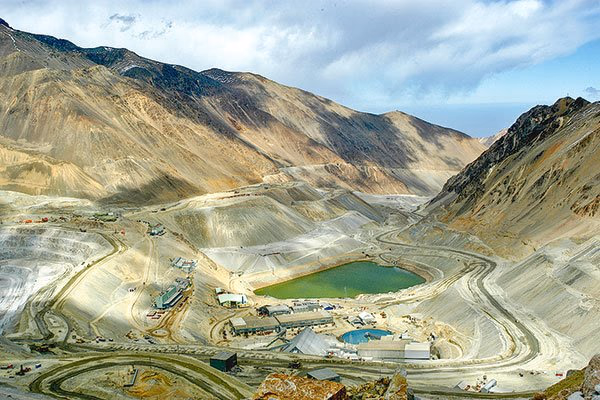 Anglo American registra baja en producción de cobre en primer trimestre por menores leyes