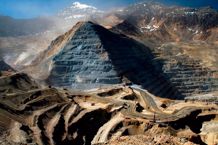 Anglo American reporta baja en producción de Los Bronces y mantiene alerta por efecto de la sequía en desempeño 2022