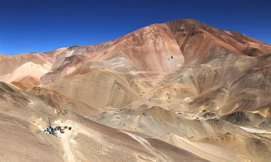 ANGOLD RESOURCES actualiza la perforación en Dorado indicando nuevas zonas de Oro.