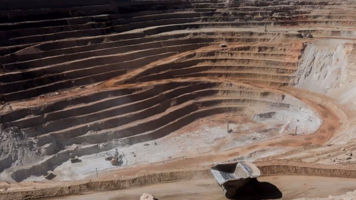 Antofagasta Minerals busca trabajadores para sus faenas en el Norte de Chile