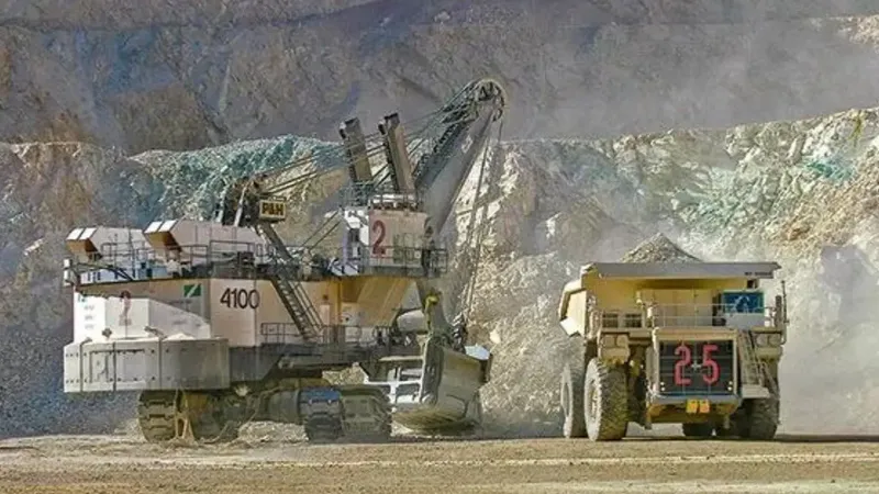 Antofagasta plc: ingresos por US$8.620 millones en 2025 impulsan Ebitda récord, pero acción cae casi 5%