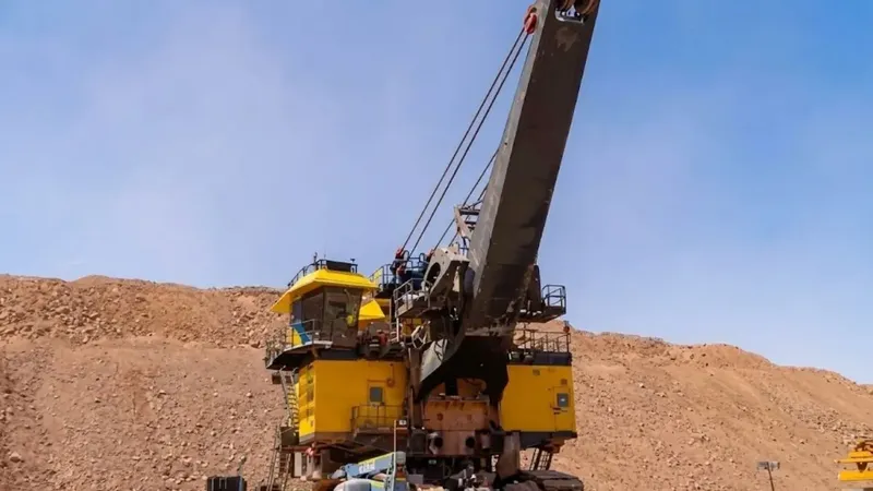 Antucoya logra histórica mantención de pala eléctrica en tiempo récord