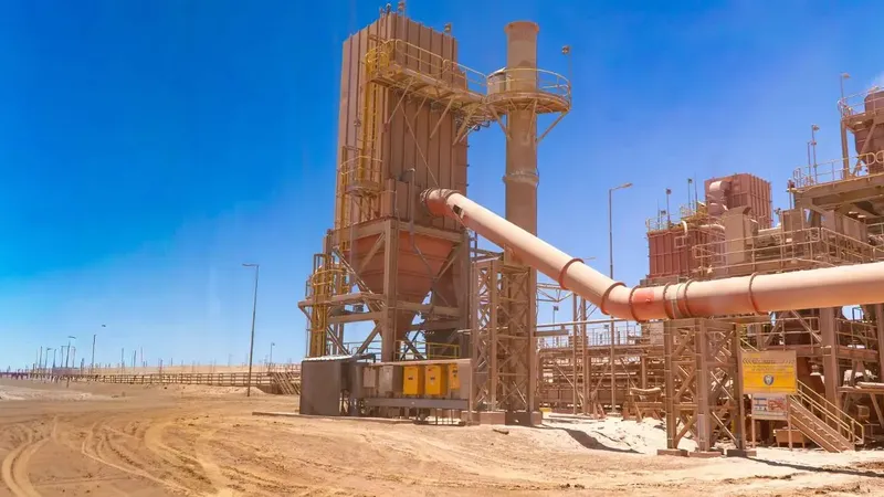Antucoya pone en marcha sistema de control de polvo que reduce en un 40% las emisiones de material particulado