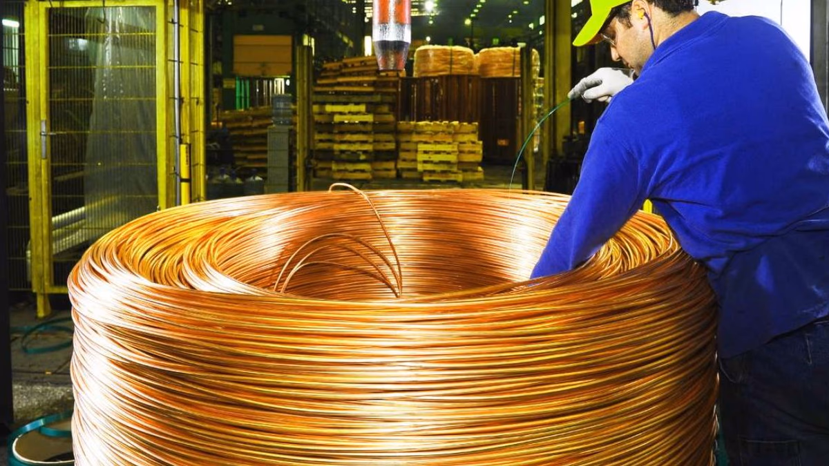 Apretones en el mercado del cobre desatan una búsqueda frenética de suministros.