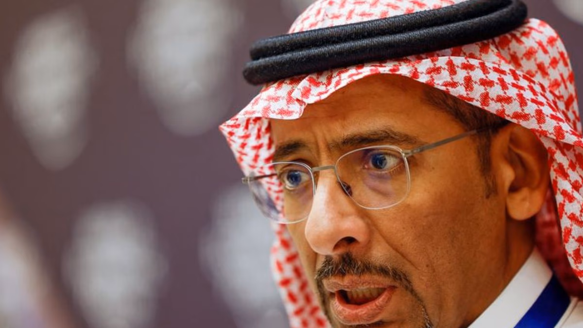Arabia Saudita busca asegurar litio extranjero para producción de vehículos eléctricos.
