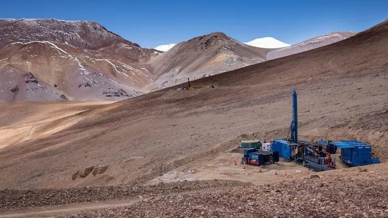 ATEX Resources asegura financiamiento clave con colocación privada de US$62 millones