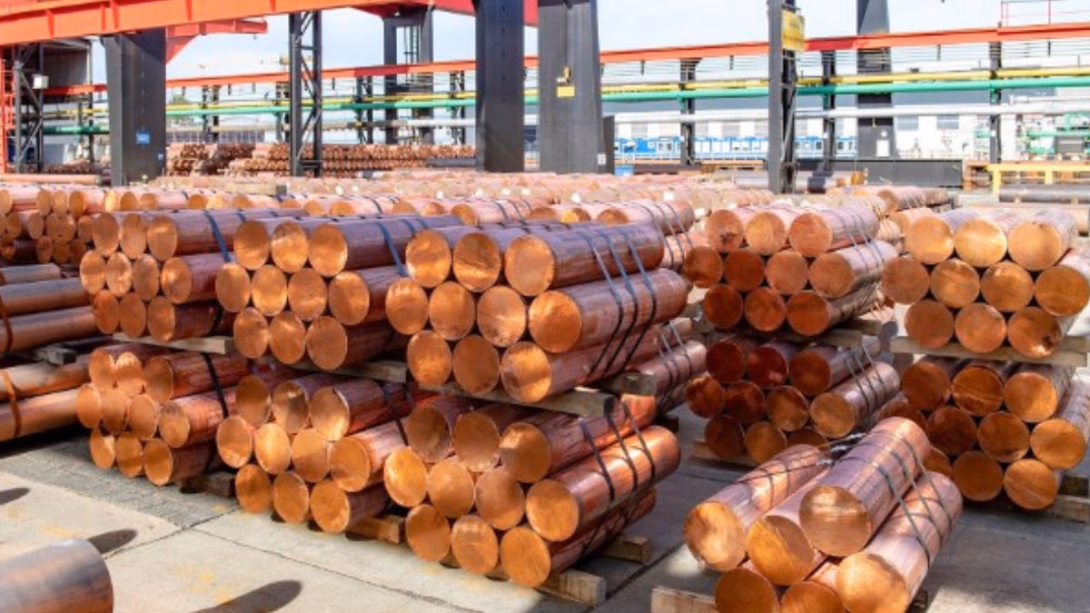Auge en la Demanda Europea Mantiene la Prima del Cobre en Máximos Históricos para el Próximo Año