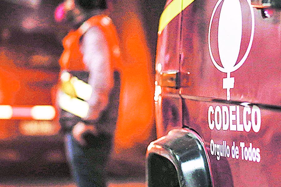 Aumenta presión en sindicatos de Codelco: FTC acusa despidos masivos y El Teniente envía carta a Piñera