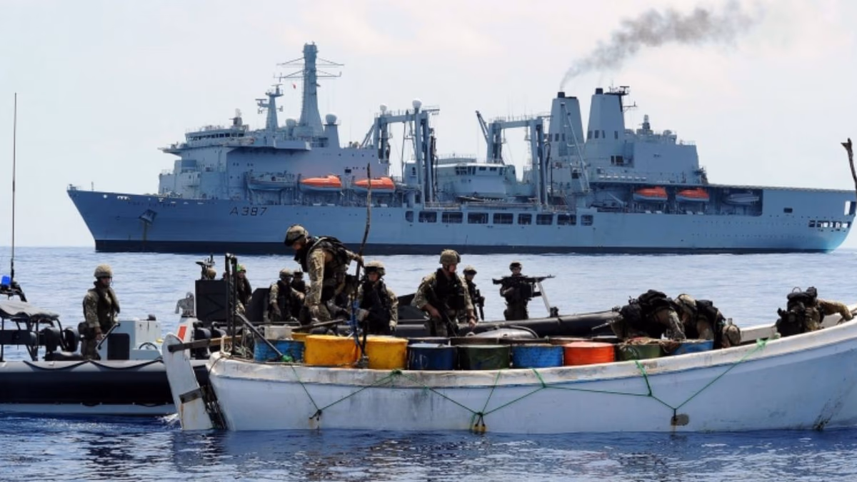 Aumento de la piratería y ataques afectan transporte marítimo en región.