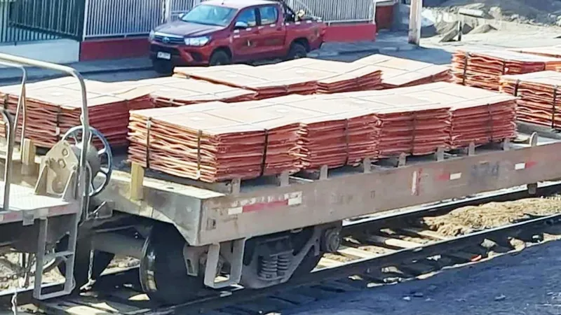 Aumento del 31% en robos a camiones mineros en el norte chileno amenaza la industria