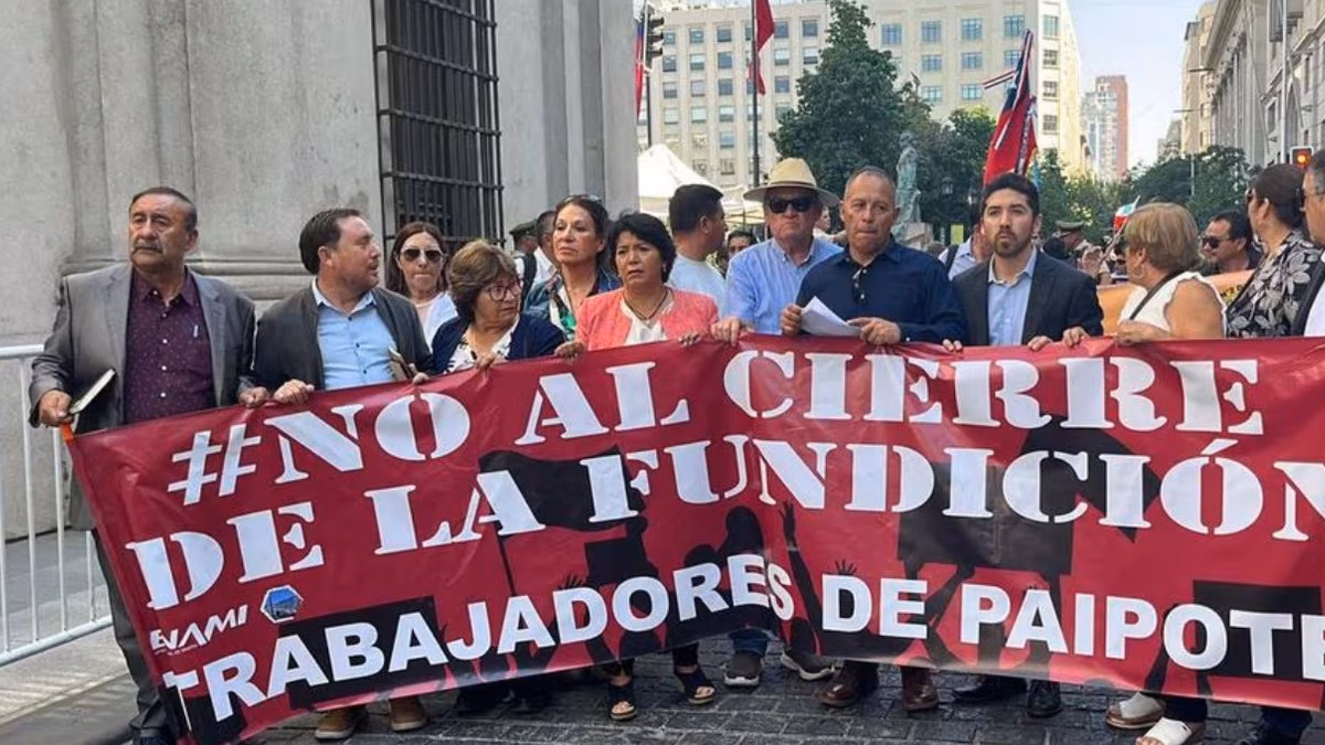 Autoridades y trabajadores de Atacama manifiestan su descontento ante cierre temporal de la Fundición Paipote