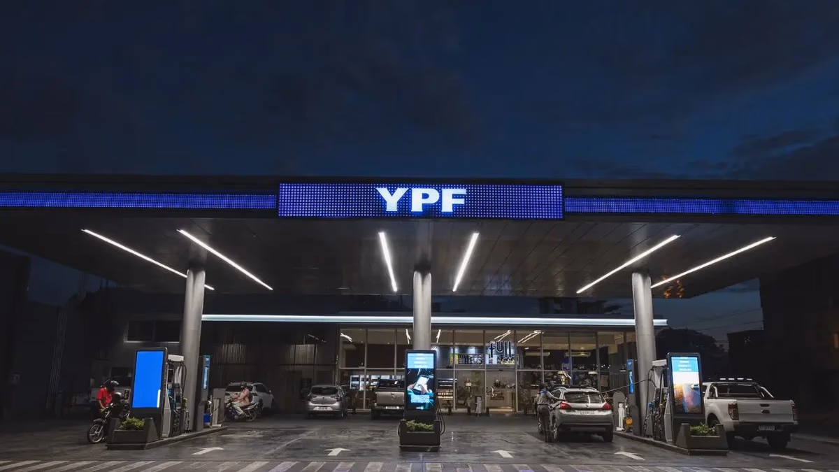 Bancos elevan precio objetivo de YPF pese al litigio y con petróleo sobre US$100