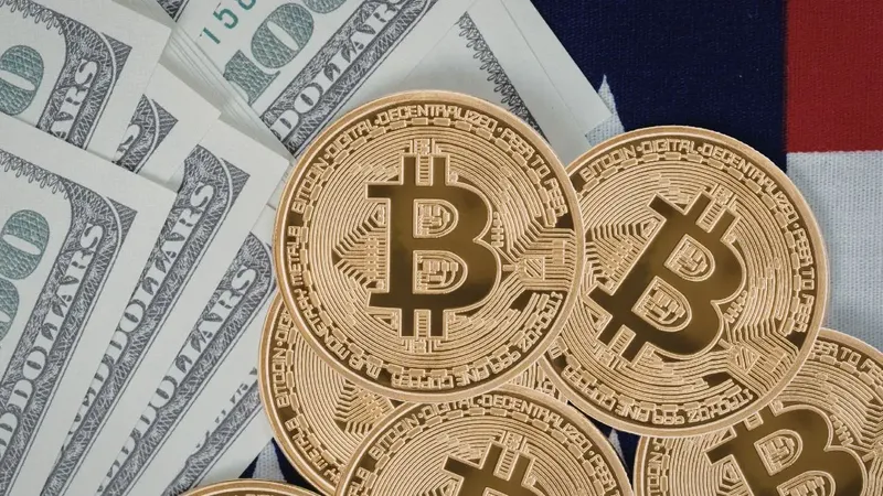 Bitcoin cae 12,6% y perfora los US$65.000: el giro que borró el rally tras el regreso de Trump
