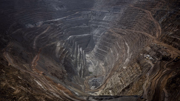Bloomberg: Restricciones en minas de Chile para contener contagios ponen en duda producción futura de cobre