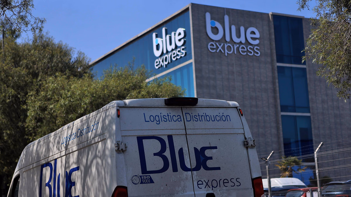 Blue Express busca trabajadores en áreas comerciales y administrativas: Conoce cómo postular