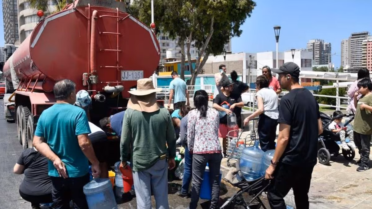 Boric instruye que ministra de Minería se traslade a Antofagasta tras corte de agua que afecta a 66 mil clientes