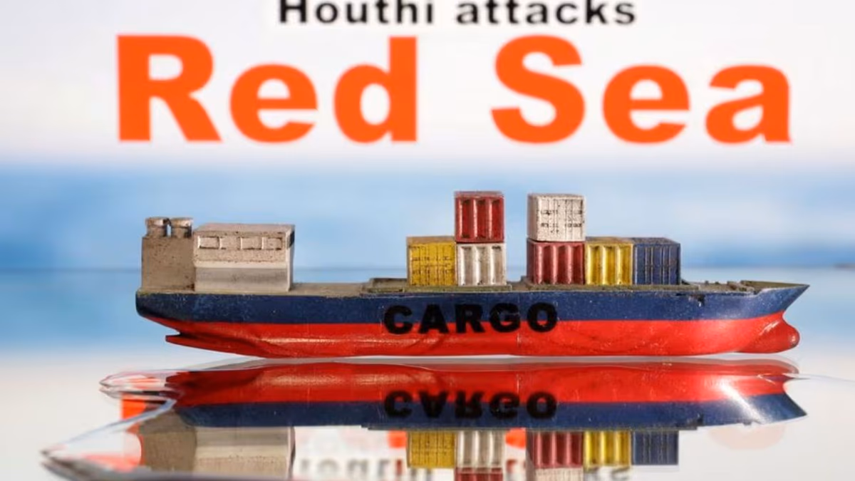 Buque Comercial Afectado por Proyectil en la Costa de Hodeidah, Yemen