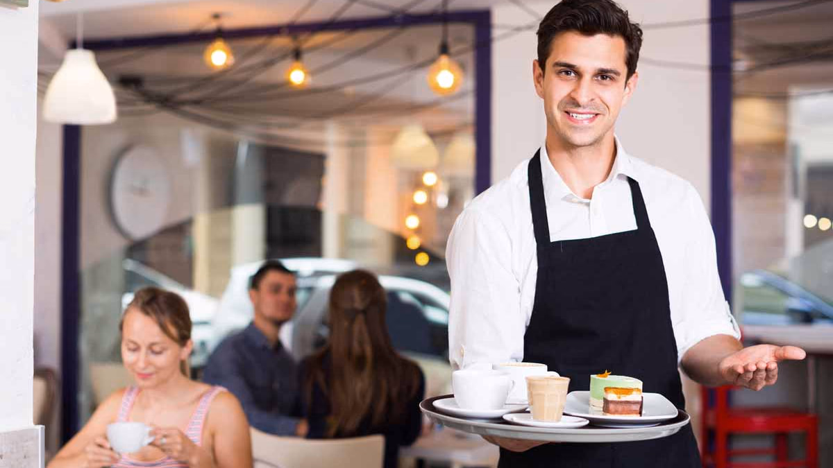 ¿Buscas trabajo? Conoce las ofertas laborales para el verano que ofrecen hoteles, restaurantes y otras empresas