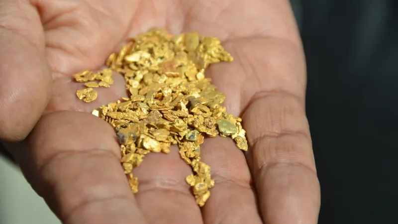 Caída histórica de acciones mineras de oro ante incertidumbre global y altos costos
