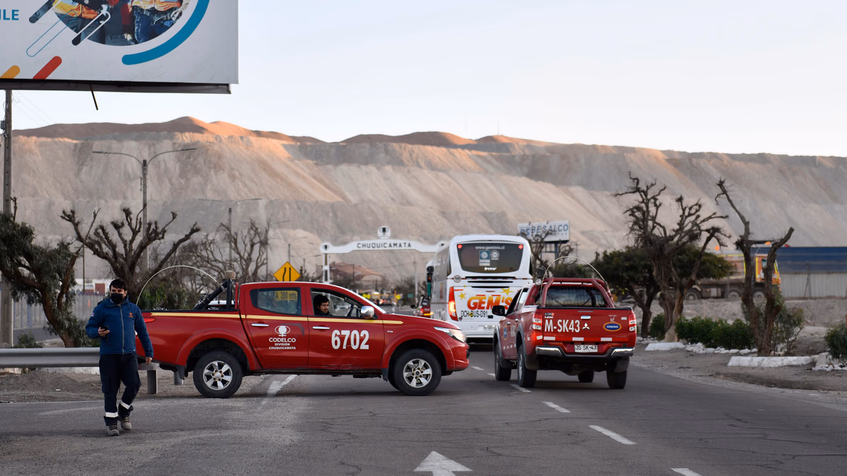 Camioneros calculan en más de US$1 millón diarios las pérdidas para el sector producto del paro nacional de Codelco