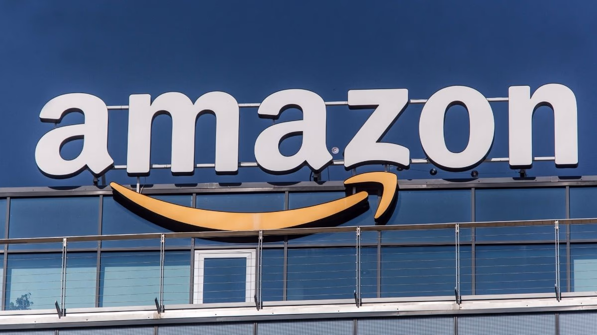 Casa Blanca critica a Amazon por decisión de mostrar aranceles en precios: “El dueño tiene lazos en China”