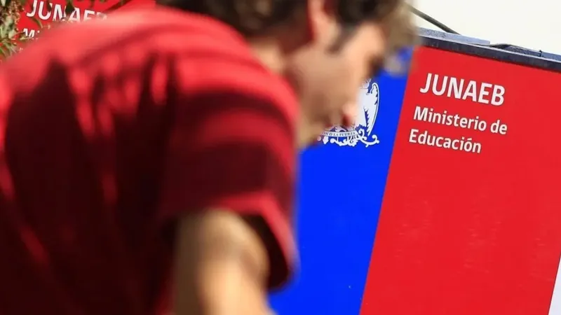 Casi 10 mil estudiantes no han cobrado becas de 2025: Revisa si tienes beneficios pendientes