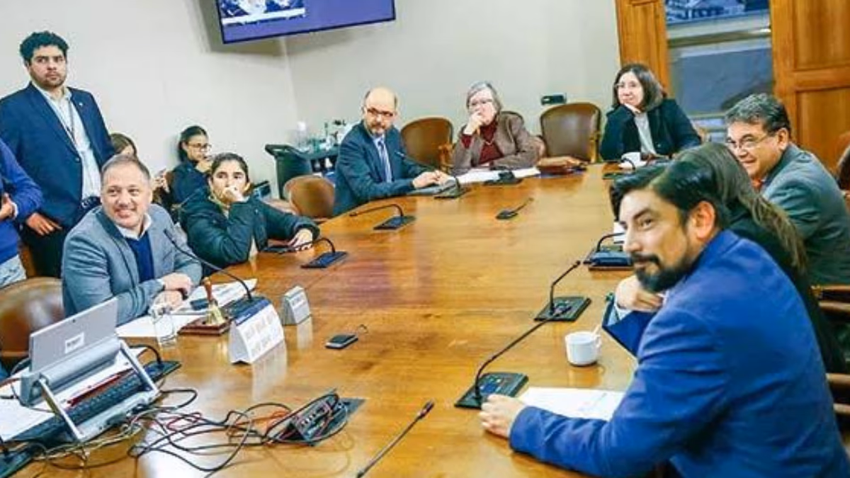 Caso Convenios: Comisión Investigadora planea enviar formularios con preguntas a Boric y a Piñera