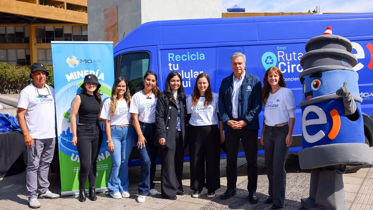 ¿Celulares olvidados en el cajón? “Ruta Circular” de Entel recorrerá Chile recolectando equipos en desuso