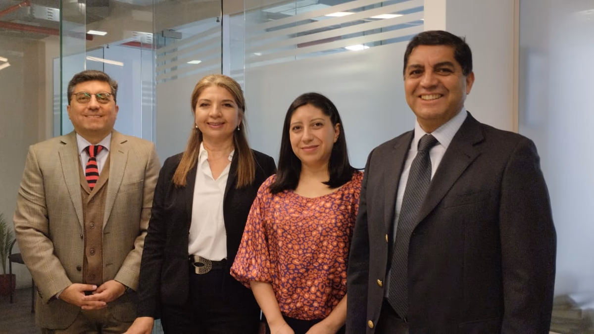 Centro de Arbitraje y Mediación Minero y Pilar Sustentable Spa firman convenio de colaboración