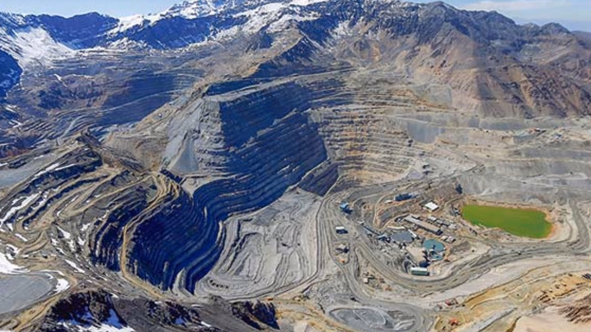 CEO de Anglo Chile admite que la producción de Los Bronces caerá 30% en 2025 y mercado advierte efecto en Codelco