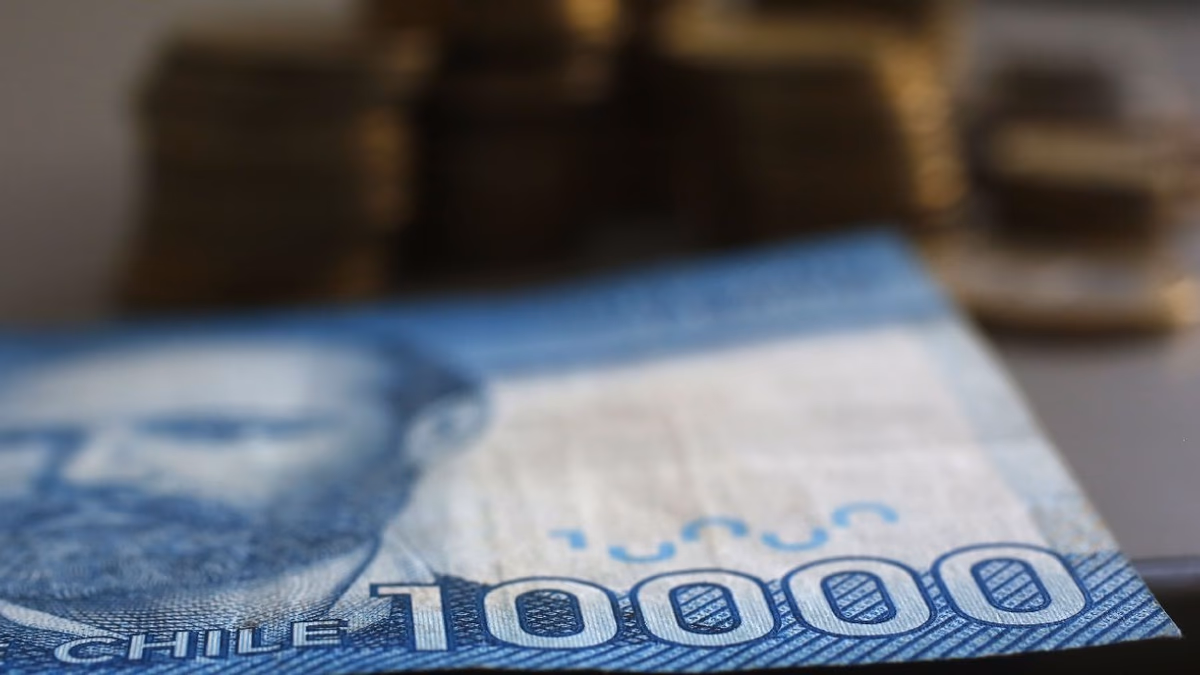 Chile anticipa nuevo aumento del sueldo mínimo en 2025 tras ajustes automáticos y demandas por un salario vital