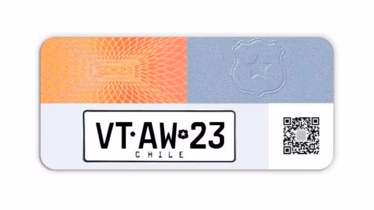 Chile implementa la Tercera Placa con QR: Mayor seguridad y transparencia para conductores