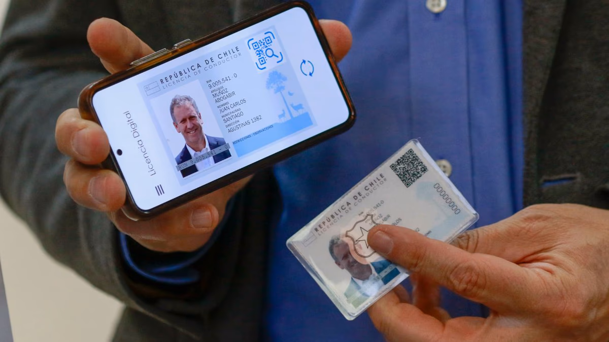 Chile lanza licencia de conducir digital: Más seguridad y acceso fácil a información vehicular