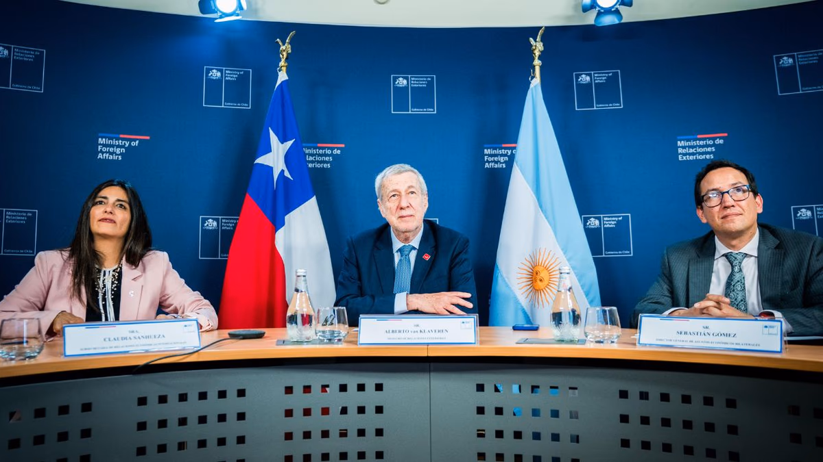Chile y Argentina Firman Memorándum para Impulsar el Litio y Salares