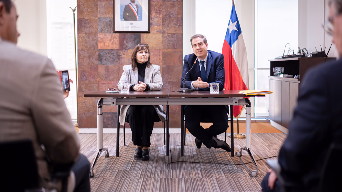 Chile y Francia firman acuerdos para impulsar proyectos entre actores públicos y privados en materia de cobre y litio