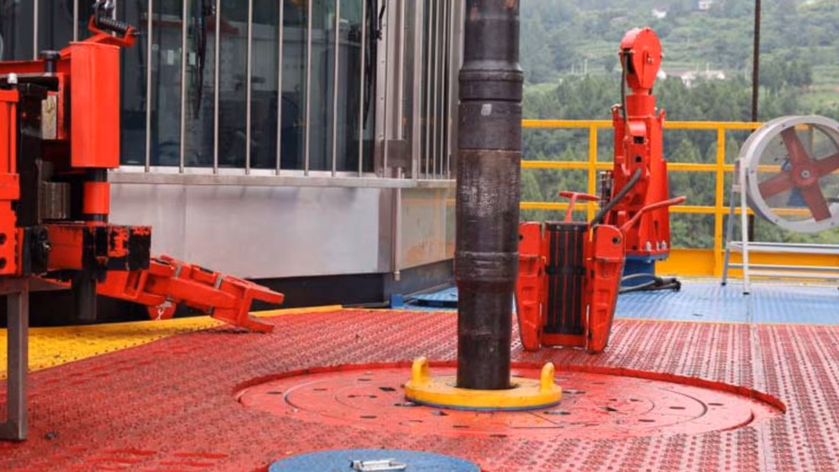 China comienza a perforar en busca de gas natural a más de 10.000 metros bajo tierra