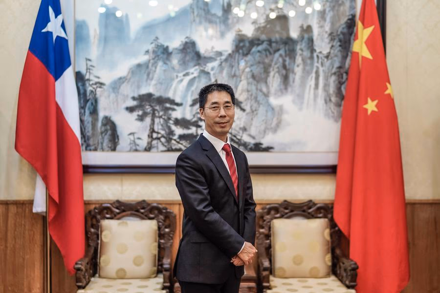 China felicita a BYD por ganar licitación del litio y espera que “cumpla con las leyes y regulaciones locales en las próximas operaciones”