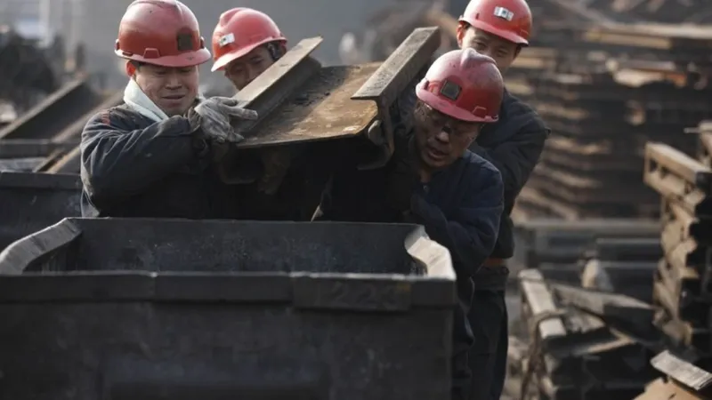 China prevé primera caída anual en demanda de carbón desde 2017 en medio de ajuste industrial