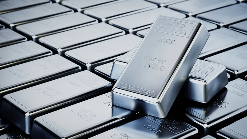 China rompe récord de importaciones de plata impulsada por la demanda solar e inversión