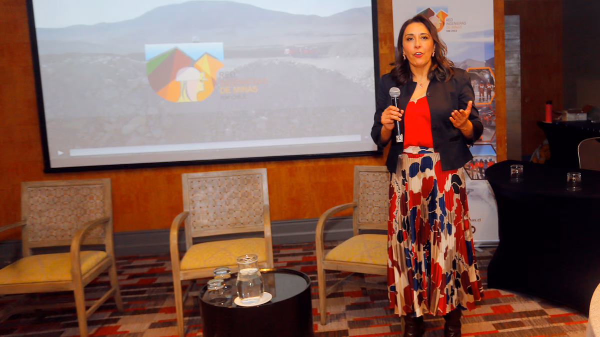 «Cinco años de avances: RIM y la contribución de la mujer a la industria minera»