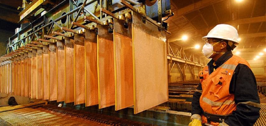 Cobre cae con fuerza y promedio mensual anota su menor nivel desde marzo de 2021 ante temor por recesión global