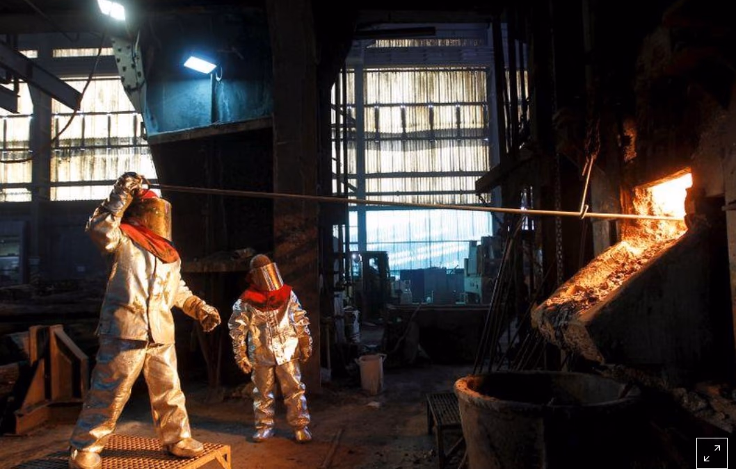 Cobre opera estable, atención puesta en comercio y demanda china
