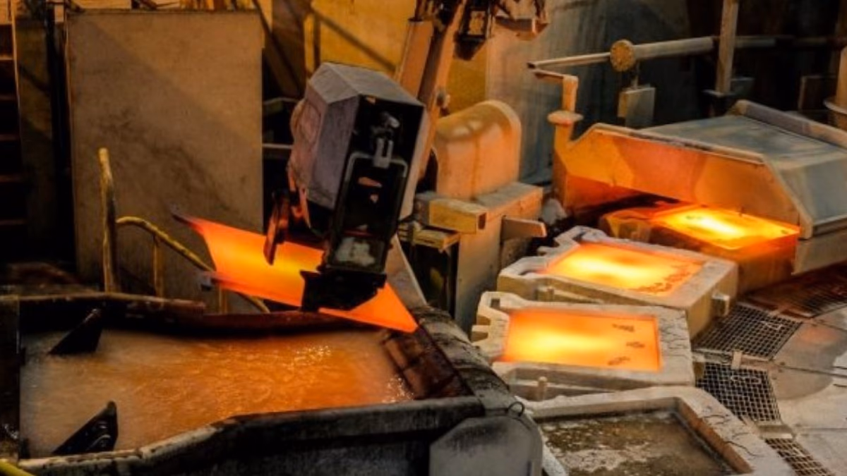 Cobre Resiliente: Desafía la Debilidad del Dólar y las Tensiones en Oriente Medio