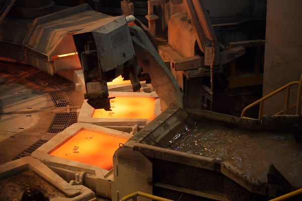 Cobre sube tras anuncio de China de liberar reservas de los bancos para impulsar el crecimiento económico