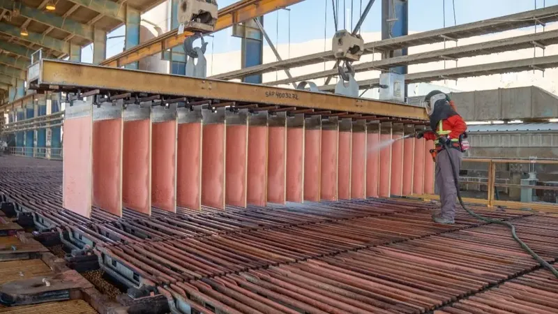 Cobre: una startup promete +30% en lixiviación con “prebióticos” microbianos y apunta a un salto de recuperación