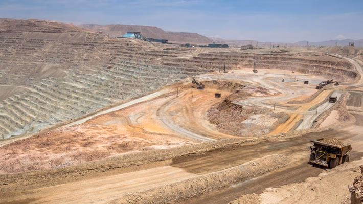 Cochilco ajusta a la baja estimación de precio promedio del cobre para 2022 previendo mayor oferta y caída en demanda
