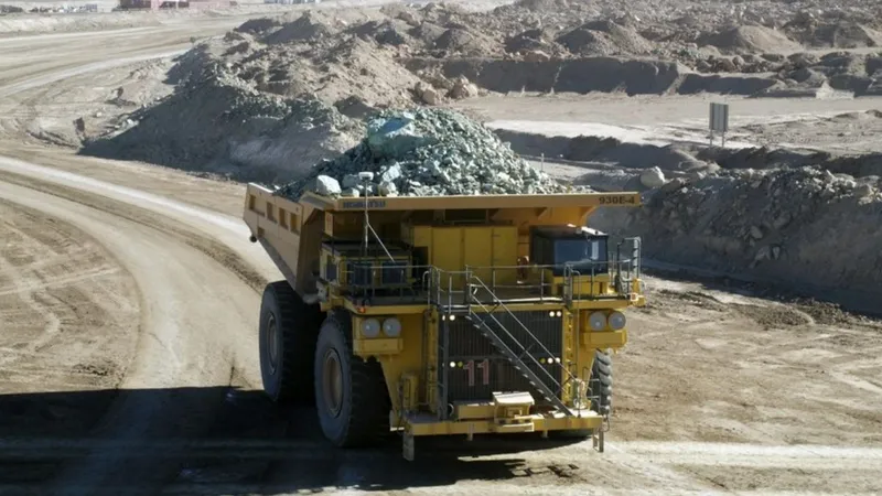 Cochilco proyecta alza de 20% en el consumo eléctrico de la minería del cobre hacia 2034