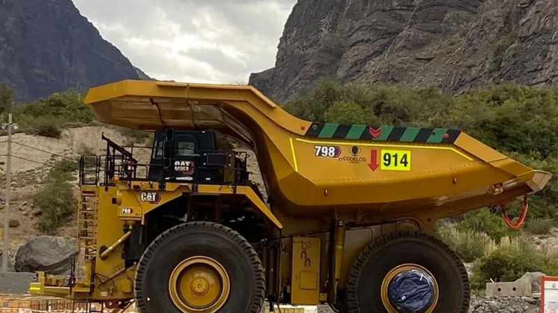 Codelco Andina suma 18 nuevos CAEX de 400 toneladas y eleva su flota total a 57 camiones en Mina Rajo