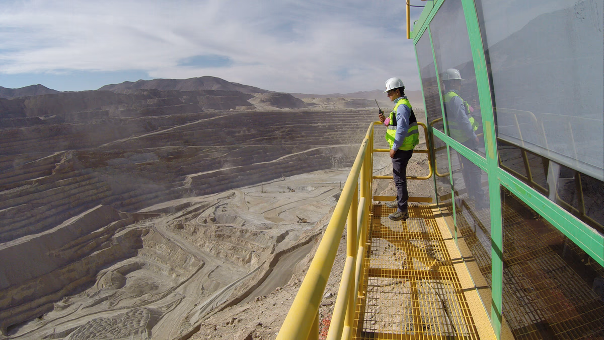 Codelco Enfrenta la Posibilidad de una Rebaja en su Calificación Crediticia