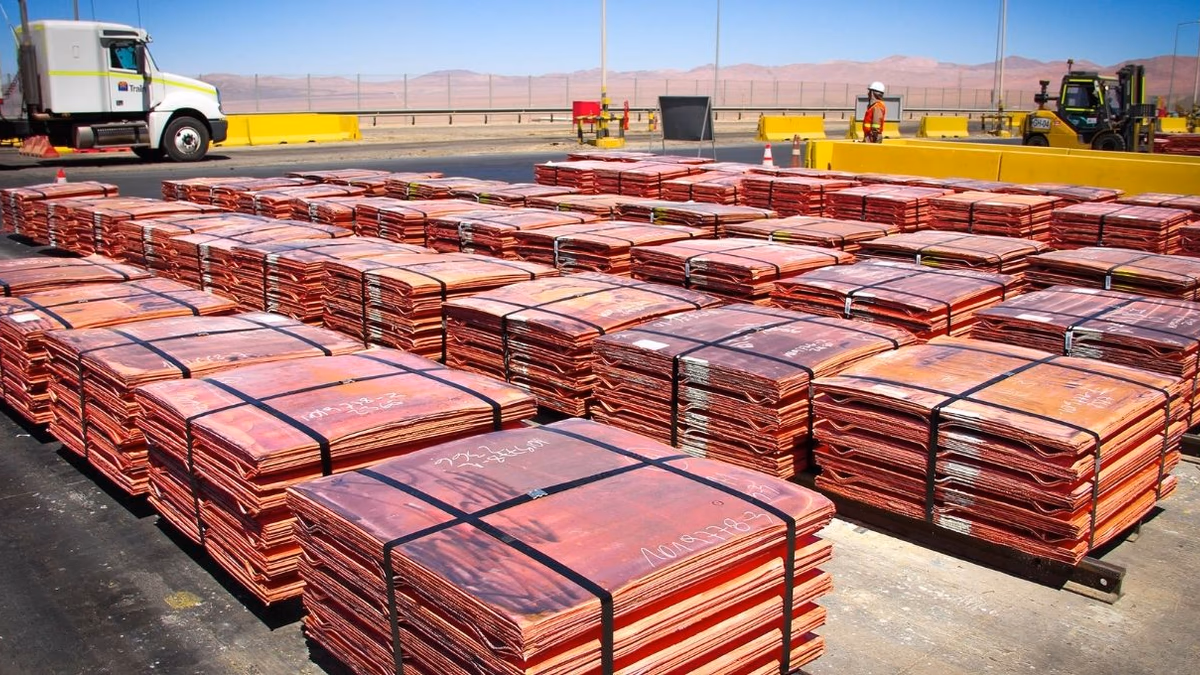 Codelco frena caída en la producción de cobre en 2024, pero su brecha con Escondida se reduce a mínimo histórico